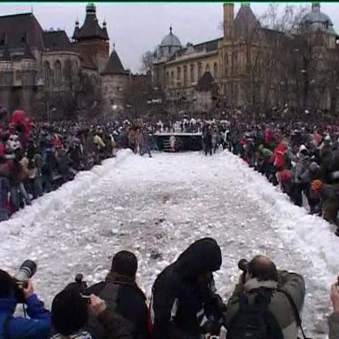 Tentativă de doborâre a recordului mondial la bătaia cu bulgări, în Ungaria 