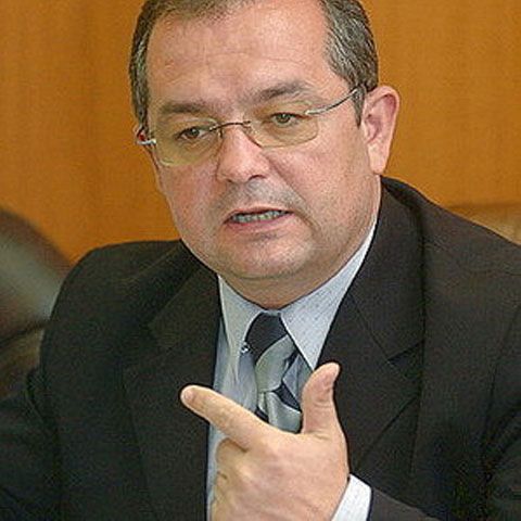 Premierul Boc s-a consultat cu Mircea Geoană pentru interimatul de la Interne