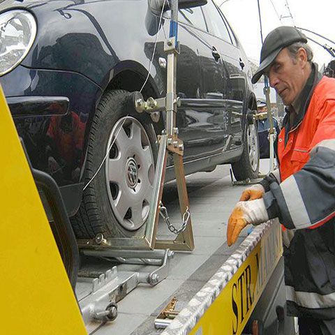 Războiul urban dintre primării şi şoferi: roată cu roată, zi cu zi, centimetru cu centimetru