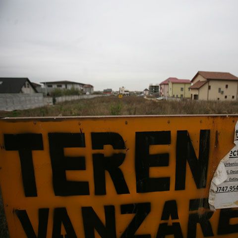 Statul caută bani pentru exproprieri ca să profite de ieftinirea pământurilor