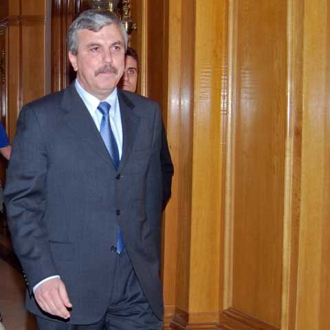 Dan Nica: Salariile bugetarilor nu vor mai creşte începând cu 1 aprilie