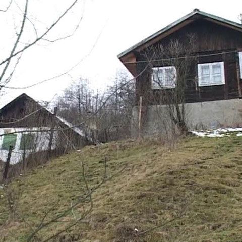 Aproape 30 de case din Petrila sunt ameninţate de alunecări de teren 