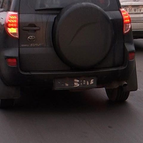 Cei care circulă cu numerele de înmatriculare murdare riscă amenzi