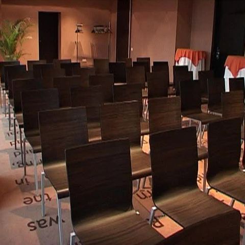 Criza financiară goleşte sălile de de conferinţe ale hotelurilor din ţară 