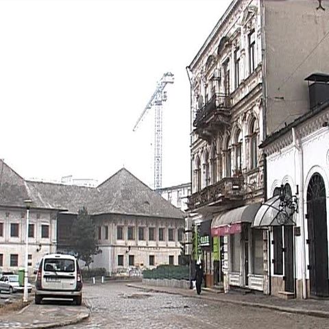 În doi ani, în Capitală au fost reabilitate doar patru clădiri cu bulină roşie