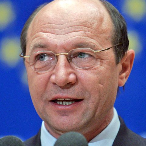 Traian Băsescu a discutat la telefon cu preşedintele Ucrainei despre hotărârea Curţii de la Haga
