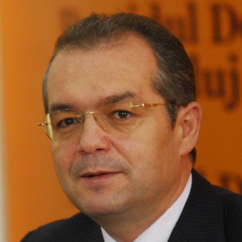 Emil Boc: Am decis ca în acest an salariile demnitarilor să fie îngheţate