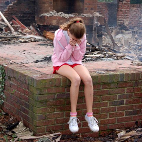 Un bărbat de 32 de ani din Mehedinţi, acuzat că îşi viola fiica, a fost arestat preventiv