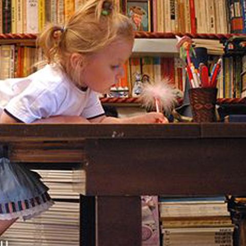 Drepturile copilului, încălcate acasă şi la şcoală