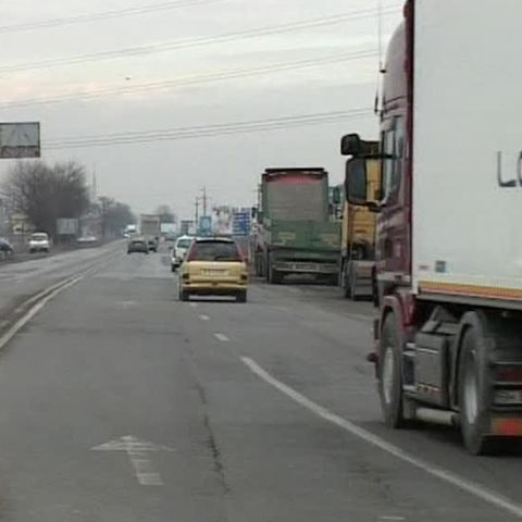 DN79, între Arad şi Oradea, este plin de gropi 