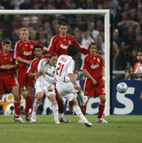 Fotbal: Vezi cele mai ingenioase scheme la loviturile libere!