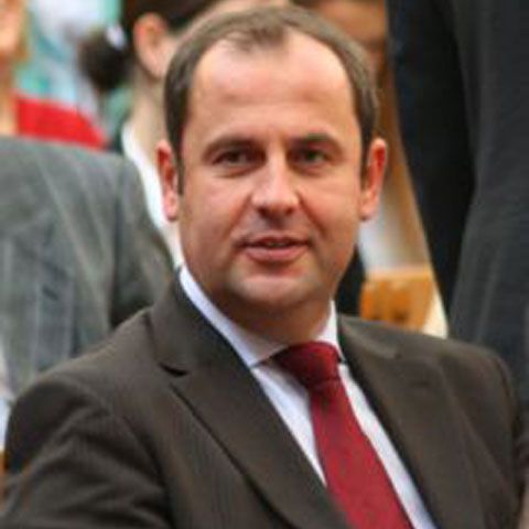 Ministrul austriac de finanţe vine joi în România să discute despre susţinerea băncilor din regiune 