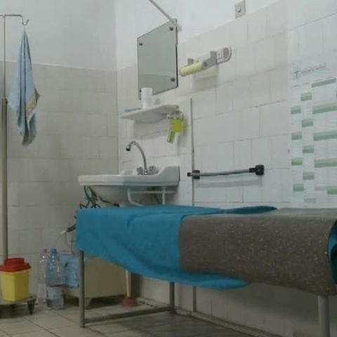 O femeie din Comăneşti a murit pe masa de naşteri. Spitalul are un singur ginecolog 