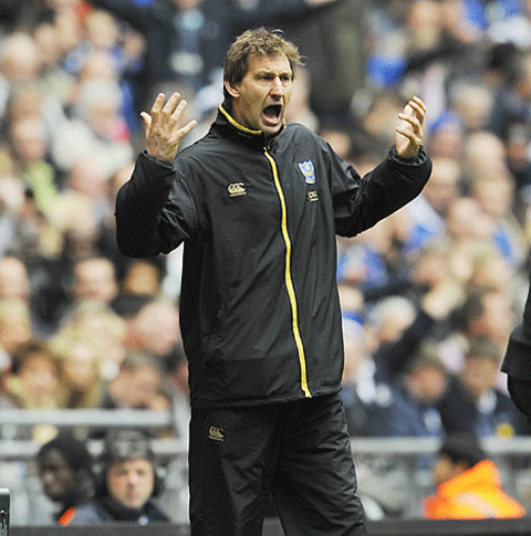 Anglia - Tony Adams a fost demis în cursul zilei de luni din funcţia de antrenor al lui Portsmouth