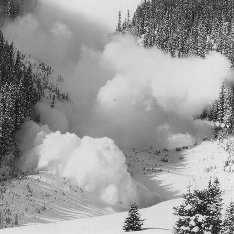 Salvamontiştii avertizează că există risc de avalanşă în masivul Făgăraş