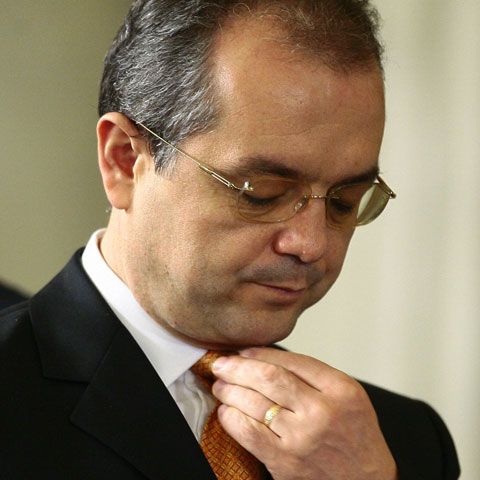 Emil Boc: În 2008, deficitul bugetar nu a fost îndreptat spre investiţii, ci spre personal 