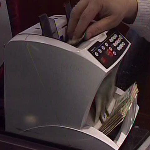 Bancherii cer BNR măsuri prin care clienţii să-şi poată reeşalona rata 