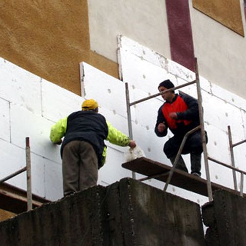 Românii ar putea achita numai 20% din preţul izolaţiei termice a blocurilor