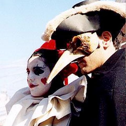 Expoziţie de măşti şi costume, la ICR Veneţia