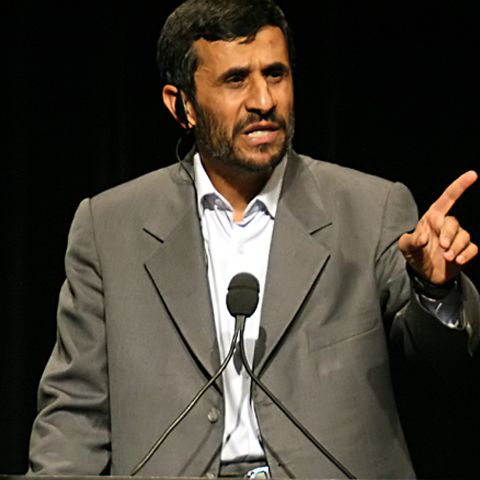 Ahmadinejad anunţă că e dispus să discute cu Statele Unite