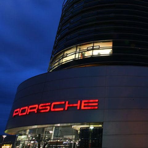 Angajările la Porsche România sunt blocate din cauza crizei