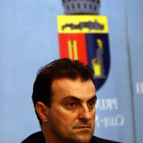 Sorin Apostu, candidatul PD-L pentru primăria Cluj-Napoca, este acuzat de încălcarea legii de către Asociaţia Pro Democraţia