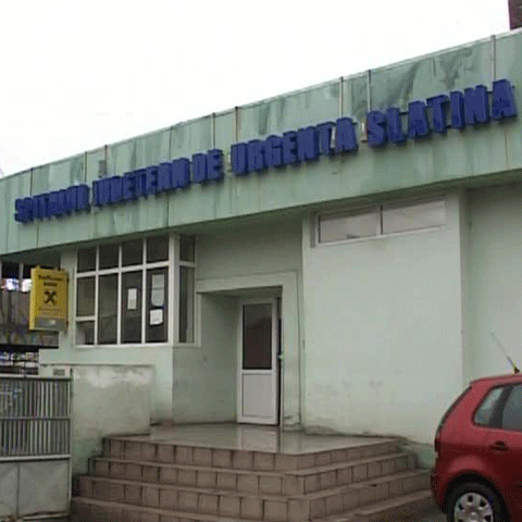 Medicii de la spitalul din Slatina rămaşi fără loc de muncă s-au adresat instanţei