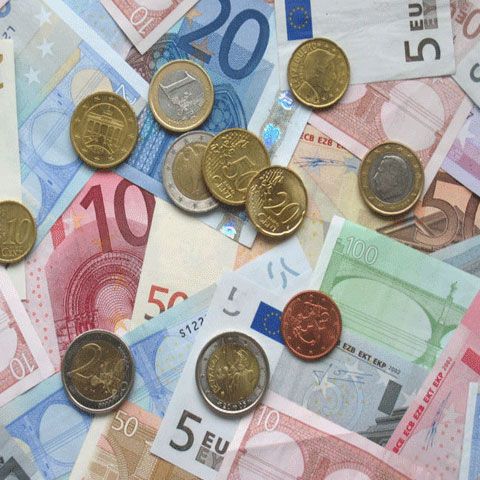 Grecii plătesc dobânda la constituirea depozitului bancar