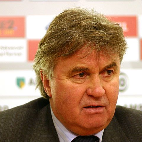 Guus Hiddink va antrena Chelsea până în vară