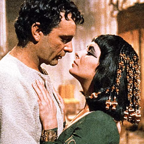 Cleopatra şi Marc Antonius, un cuplu faimos al istoriei