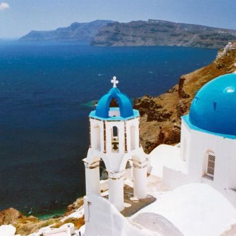 Sediile unor ziare din Salonic, vizate de două atentate