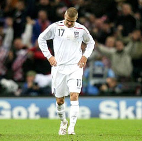 Beckham a egalat recordul lui Bobby Moore, dar Anglia a pierdut în faţa Spaniei - VIDEO