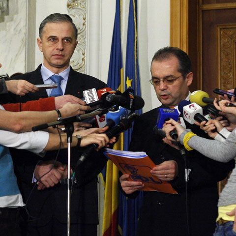 PSD şi PD-L au convocat în această dimineaţă o şedinţă de urgenţă la Senat