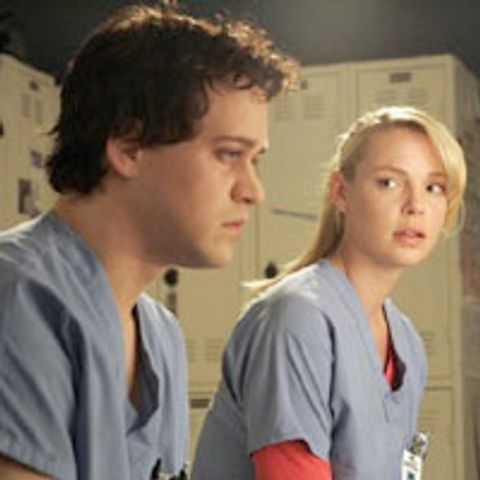 Personajele Izzie şi George părăsesc serialul "Anatomia lui Grey"