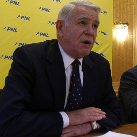 Meleşcanu susţine că vom avea o armată fără fonduri care va funcţiona doar pe hârtie