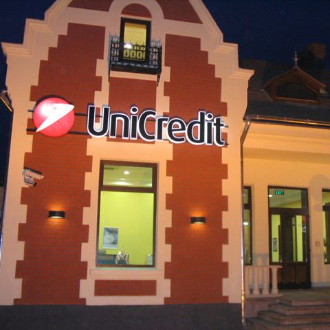UniCredit se aşteaptă la un curs de schimb de 4,5 lei/euro, la finalul anului