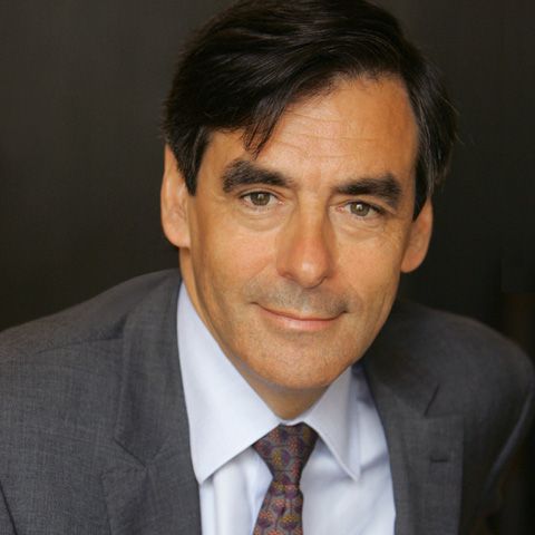 Premierul francez apără industria auto din Franţa