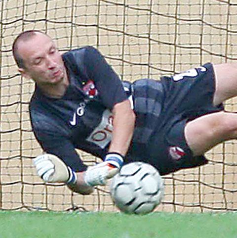 Deniss Romanovs, fostul portar al lui Dinamo, a semnat cu Slavia Praga