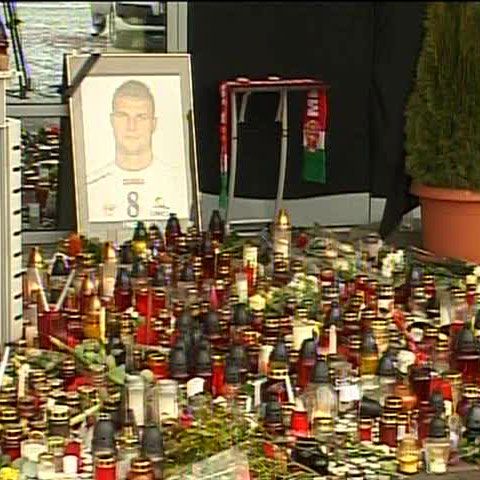 Suporterii echipei MKB Veszprem i-au adus duminică un omagiu lui Marian Cozma 