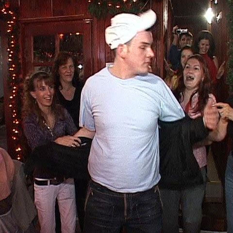 Peste 250 de femei au organizat o petrecere fără bărbaţi