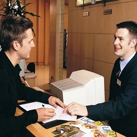 Cele mai bogate oferte de muncă: ingineri, consilieri financiari şi confecţioneri