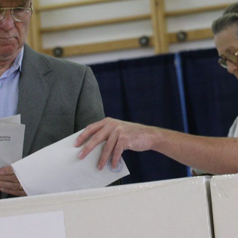 Prezenţă la vot scăzută la alegerile pentru Primăria Cluj-Napoca