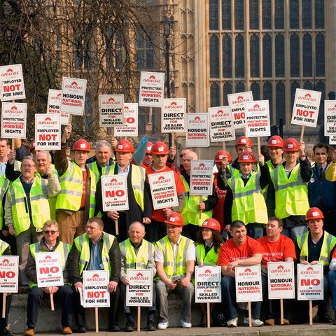 Britanicii sunt indignaţi că românii acceptă să lucreze cu o treime din salariul minim