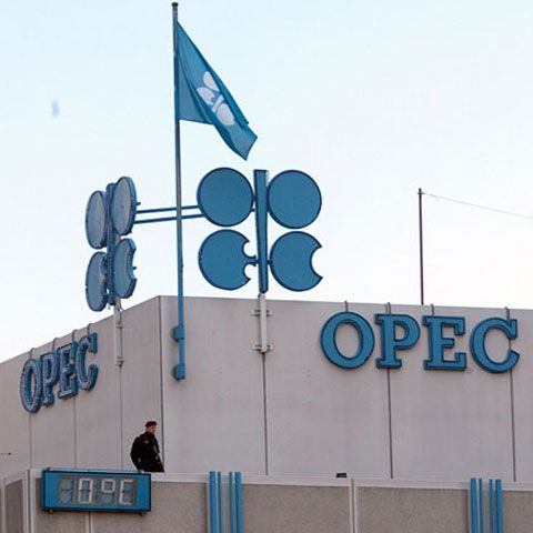 Rusia este gata să stocheze ţiţei ca să ajute OPEC în susţinerea preţului petrolului 