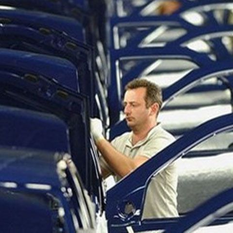 Aproape 2.000 de muncitori din Timiş vor fi disponibilizaţi până la sfârşitul lunii martie