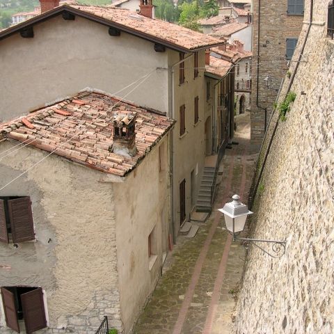 Un român a violat o bătrână oarbă de 83 de ani din Italia