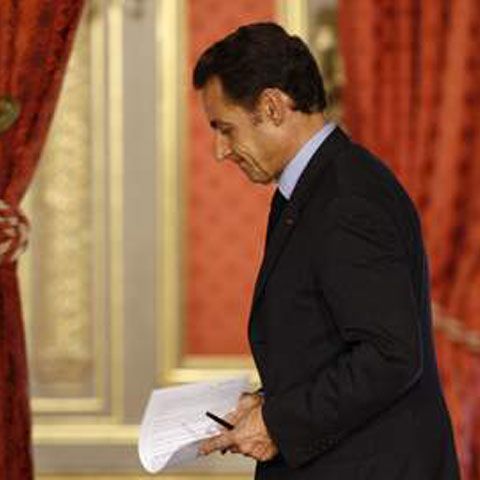 Sarkozy vrea să stea lângă secretarul general al NATO la viitorul summit al Alianţei