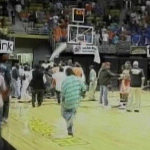 Un meci de baschet între licee a degenerat într-o bătaie, în Alabama - VIDEO