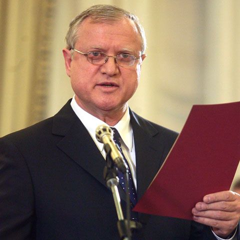 Guvernul a aprobat introducerea pensiei minime garantate de 350 de lei