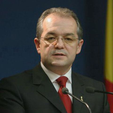 Cei care au plătit taxa auto triplată îşi vor lua diferenţa de bani înapoi